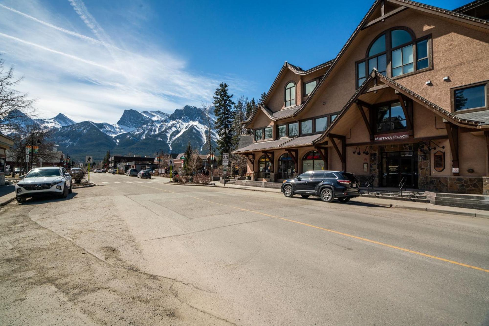 Cascade Penthouse By Canadian Rockies Vacation Rentals แคนมอร์ ภายนอก รูปภาพ