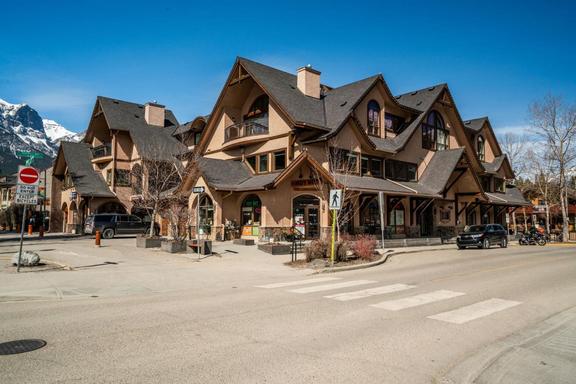 Cascade Penthouse By Canadian Rockies Vacation Rentals แคนมอร์ ภายนอก รูปภาพ