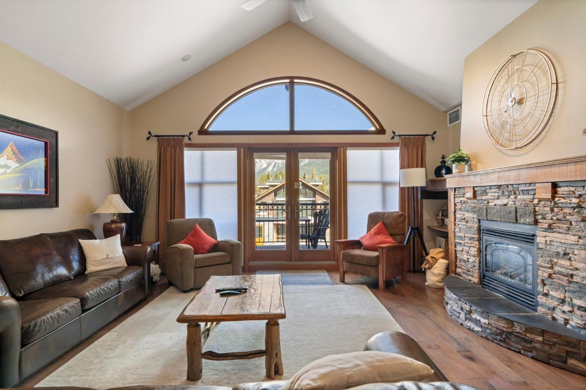 Cascade Penthouse By Canadian Rockies Vacation Rentals แคนมอร์ ภายนอก รูปภาพ