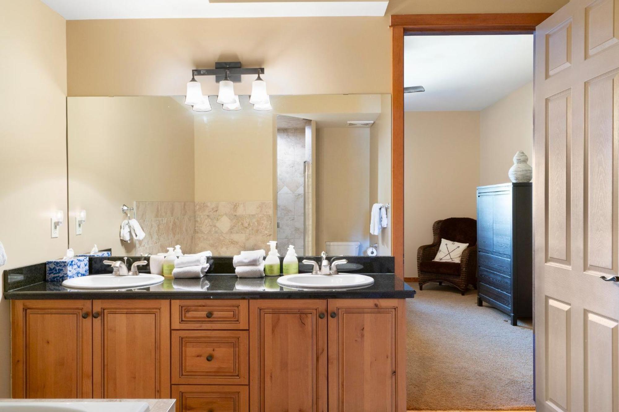Cascade Penthouse By Canadian Rockies Vacation Rentals แคนมอร์ ภายนอก รูปภาพ